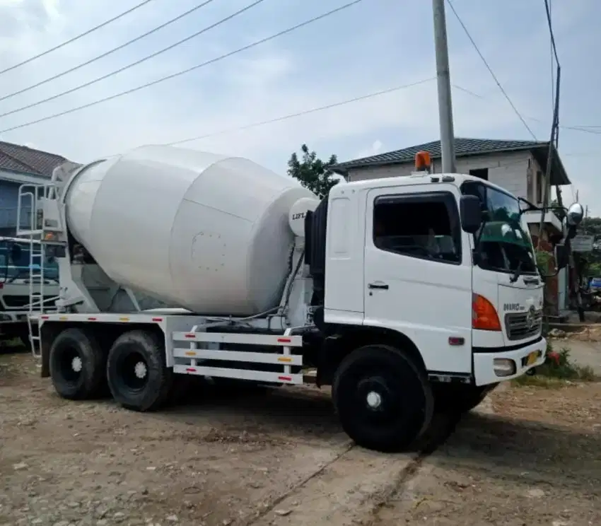 HINO MIXER 7 KUBIK FM 260 TI