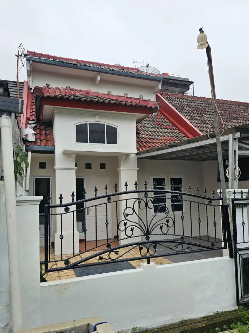 Dijual Rumah  , Baru Renovasi strategis dalam Cluster.