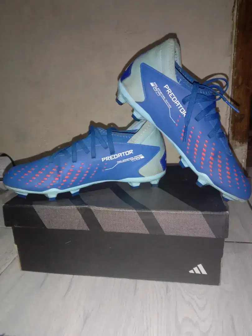 Sepatu bola Adidas Predator Accuracy.3FG