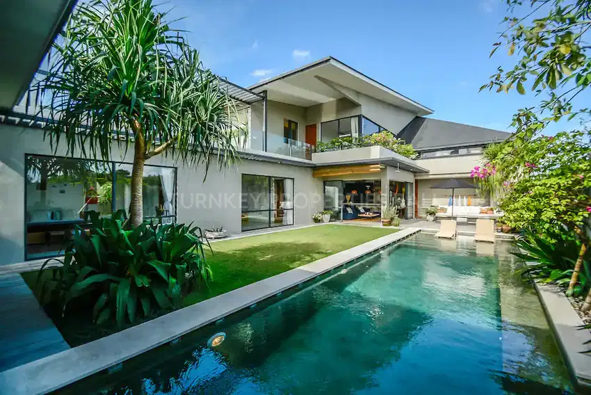 5 Bedrooms Family-Friendly Villa in The Center of Canggu BSVL276