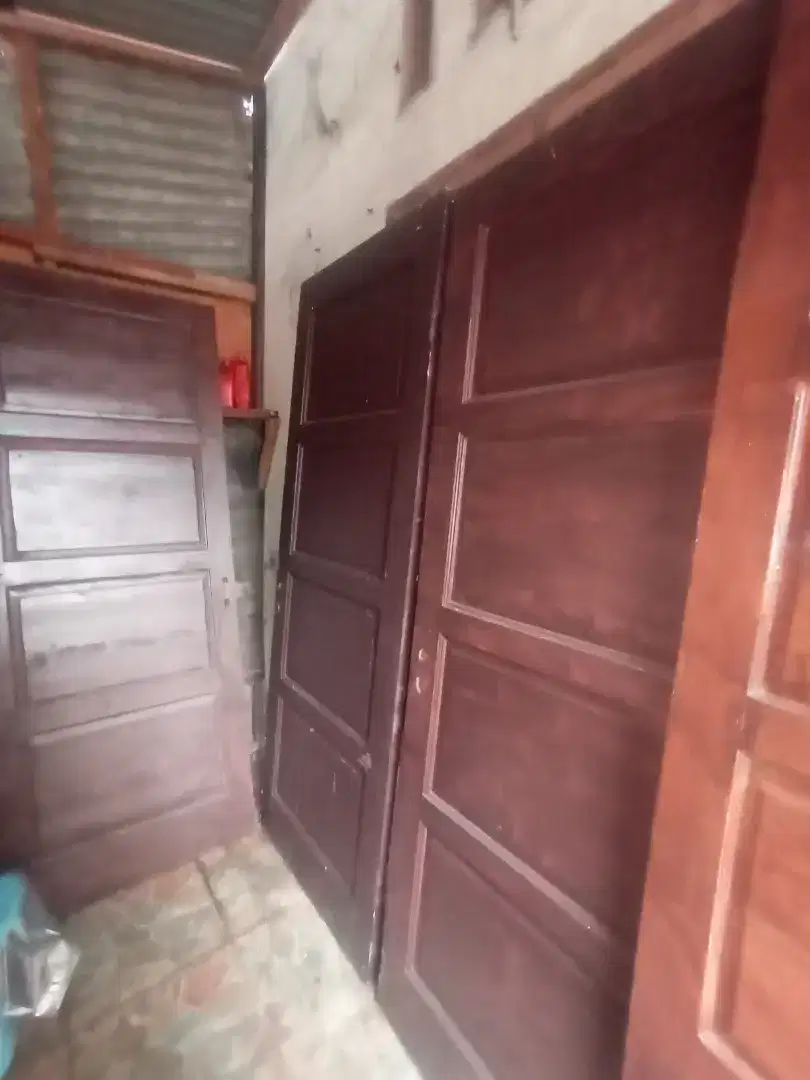 Pintu kayu bekas