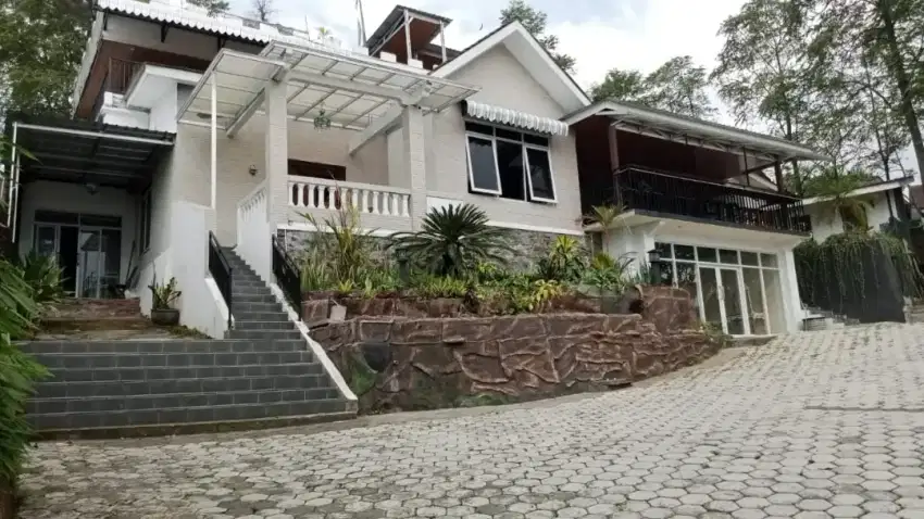 Villa dan cafe pemandangan istimewa 360’ pegunungan asri mewah murah