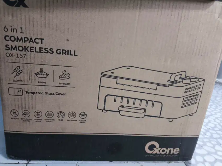 Compact smokeless grill