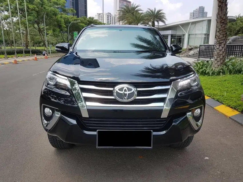 Toyota Fortuner VRZ 2.4 Diesel TH 2016 Hitam Black Mica