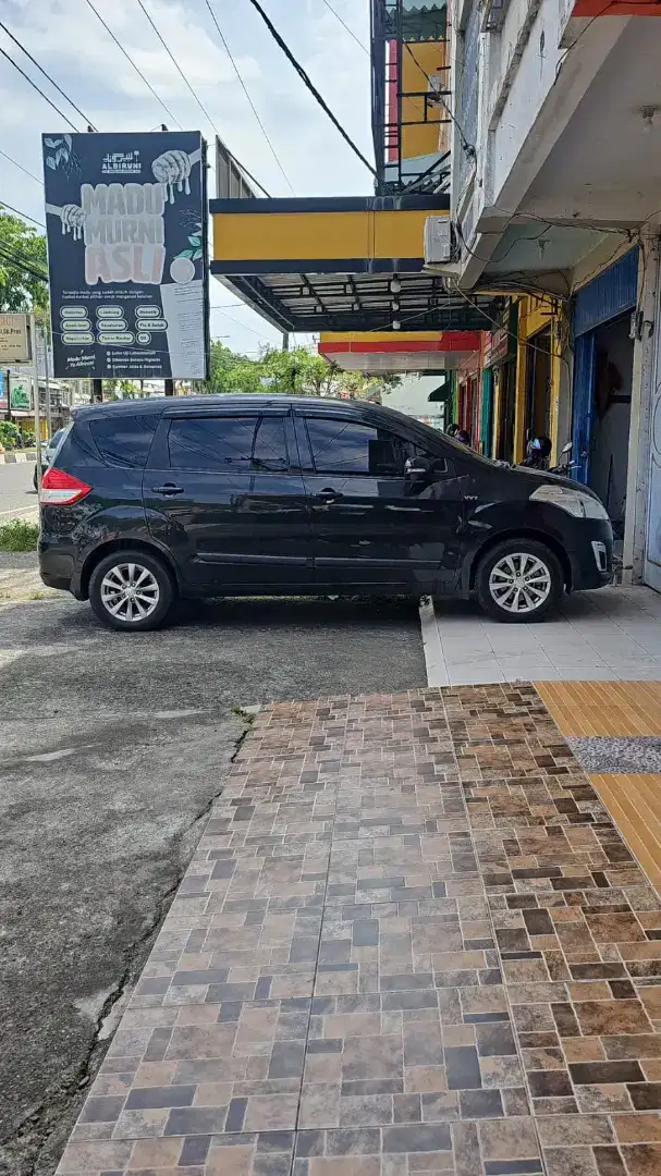 Jual mobil suzuki ertiga GL manual 2014 kondisi sangat bagus