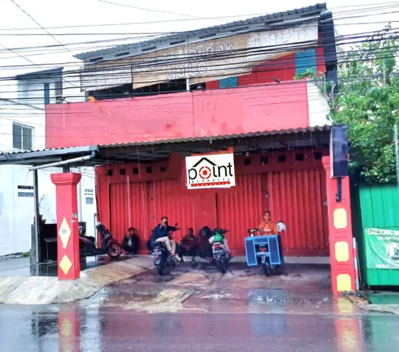 Rumah toko pinggir jalan utama kawasan ramai