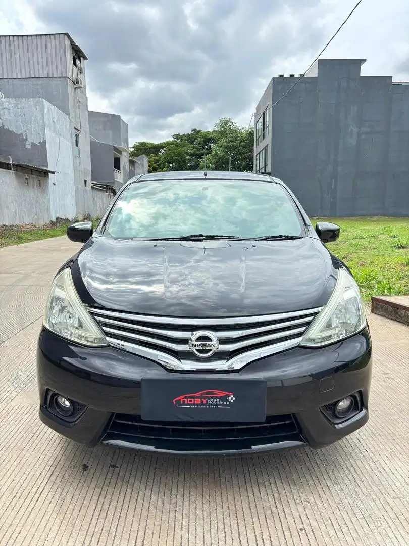 Nissan Grand Livina 1.5 SV 2014 Matic (Hitam)