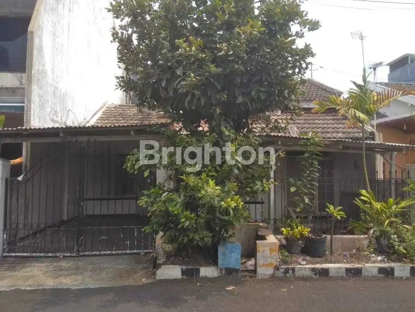 MURAH! DIjual rumah hitung tanah wisma permai barat