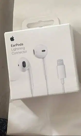 EarPods Lightning connector