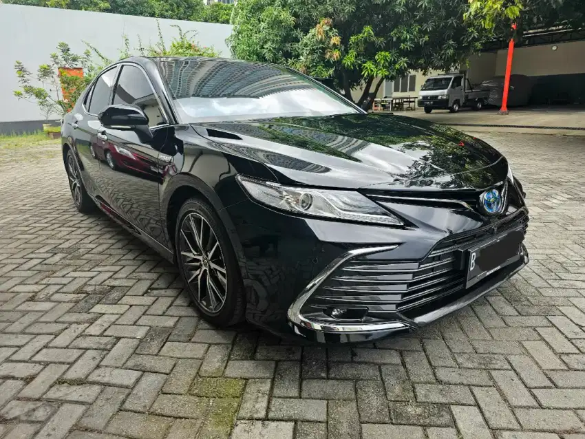 Dijual Toyota Camry 2.5 Hybrid AT 2022 LOW KM