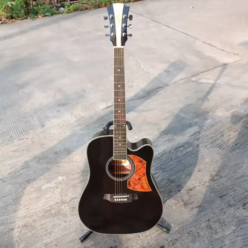 Gitar akustik Cole Clarck hitam tanam besi