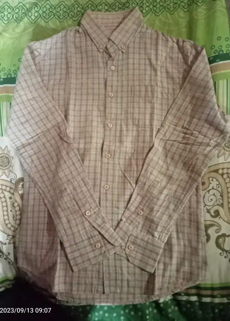 Tiga baju limapuluh size M