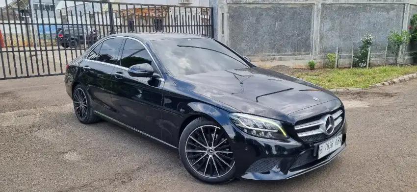 Mercedes Benz Mercy C200 EQ BOOST 2019 HITAM