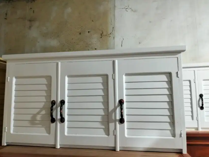 Ready lemari gantung pintu 3 ukuran 35x100cm tinggi 50cm