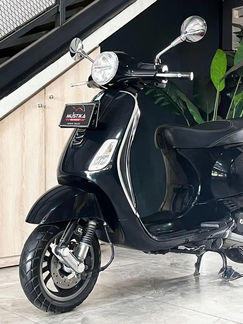 Istimewa ‼️Vespa Lx125 th 2020 hitam - Ayu Mustika