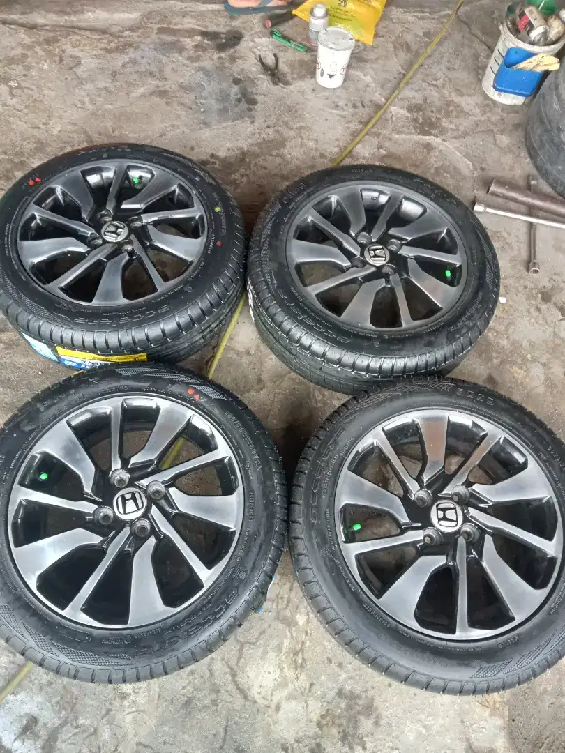 VELG 15 BRIO RS KOMPLIT SMA BAN BARU BISA TUKAR TAMBAH