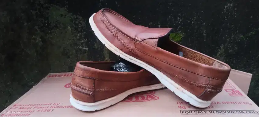 Sepatu pria sebago