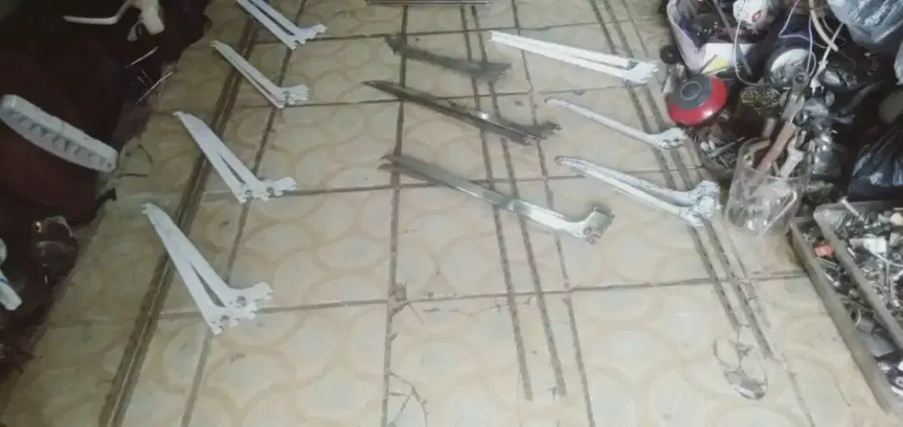 Slhkn plh slh 1 set rak besi 4 susun serba guna cpt Se lg ada nih