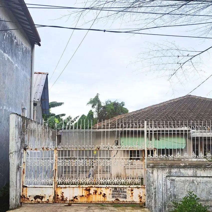 Rumah Tua Hitung Tanah Dijual Hadap Jalan Raya Cocok Untuk Kos