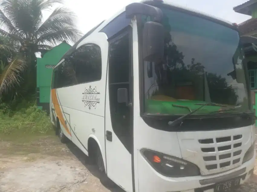 Bus Mitsubishi ragasa 135 tahun 2002