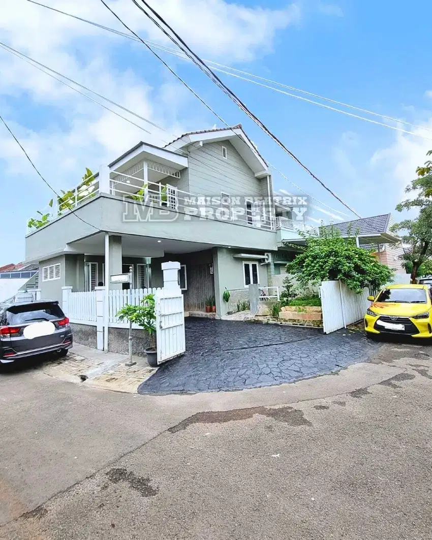 RUMAH BAGUS POSISI HOEK + ADA ROOFTOP LOKASI STRATEGIS DI GRIYA LOKA