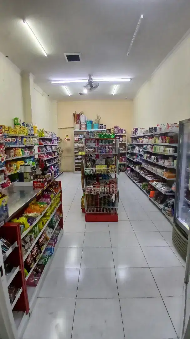 RAK MINIMARKET BESERTA ISINYA