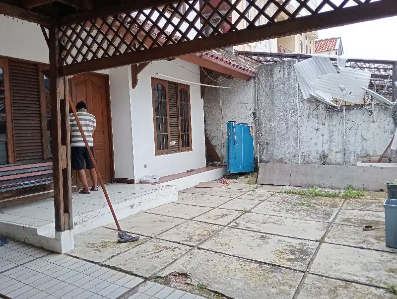 RUMAH. SEWA  BLOK A KEBAYORAN BARU  JAKRTA SELATAN