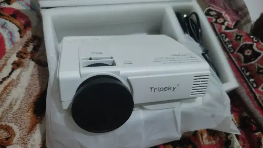 Led projector tripsky