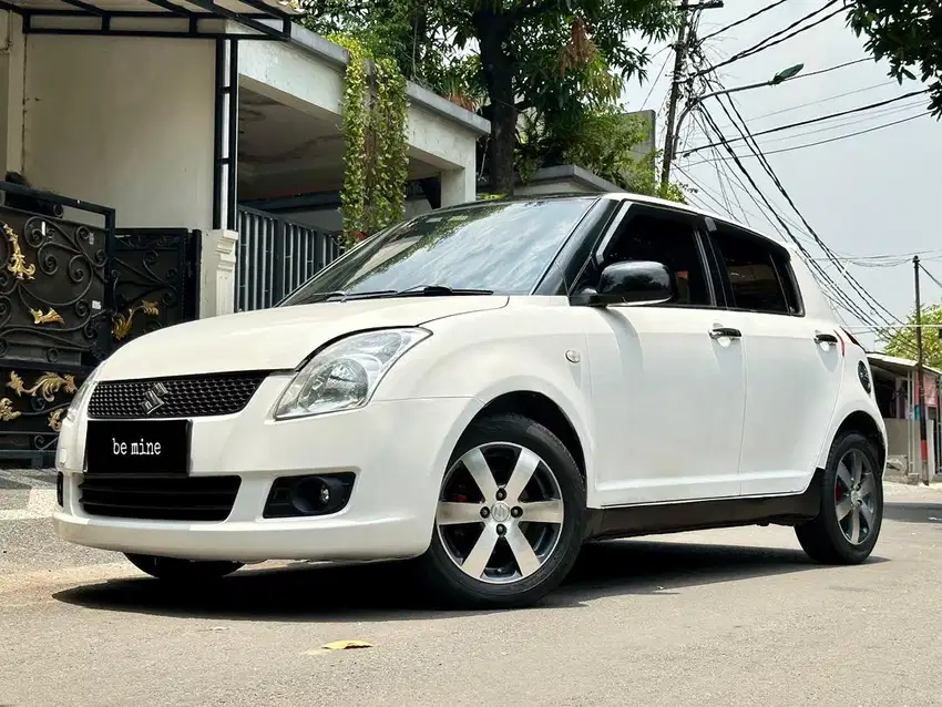 Cash Suzuki Swift ST Automatic Facelift 2011 Putih Mulus lengkap nego