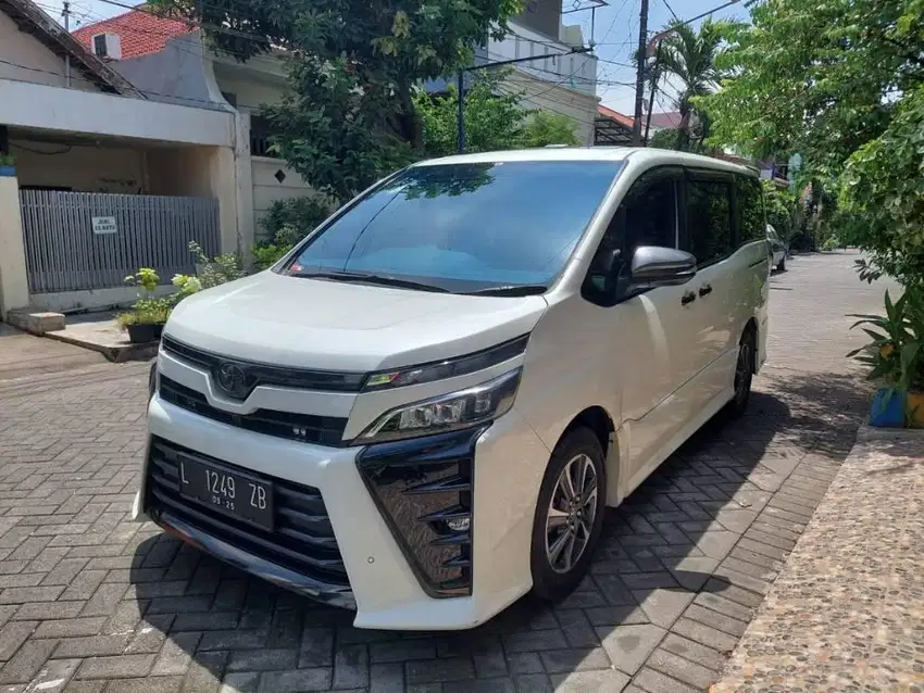 DIJUAL TOYOTA VOXY 2.0 A/T 2018 SANGAT TERAWAT MEWAH TERMURAH