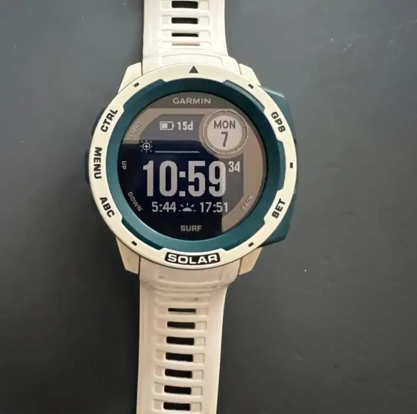 Jam garmin instinct solar surf