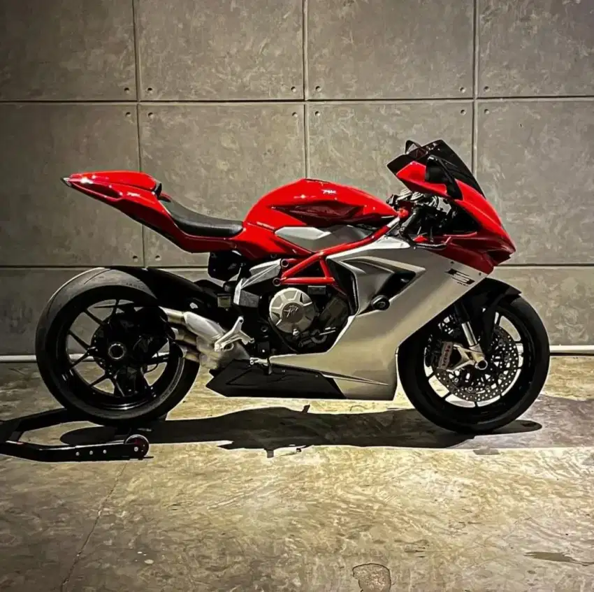 Mv Agusta F3 800 Merah 
2015