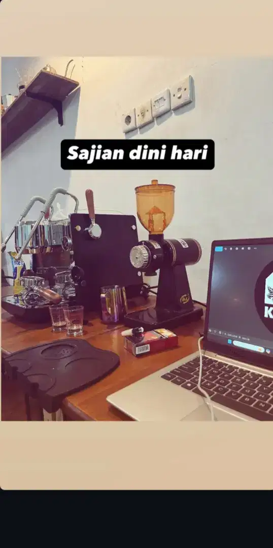 Di cari barista cewek.