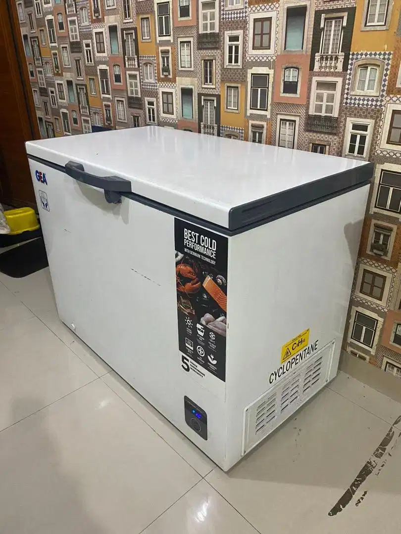 Freezer Gea 300 liter garansi