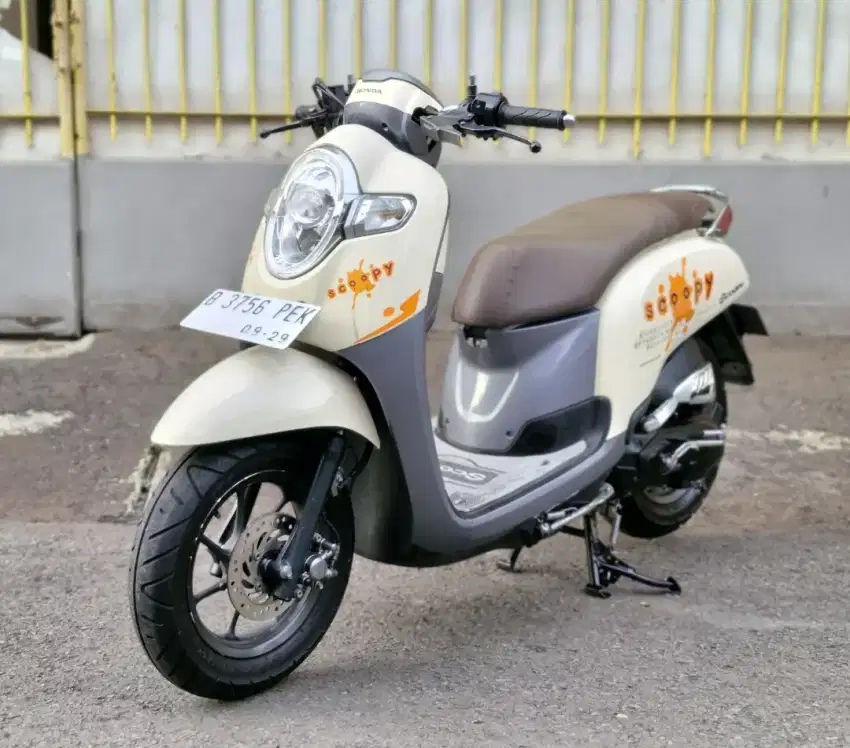 B-DKI Surat Lengkap! Honda Scoopy Donat Playful Th. 2017 Low KM Gress