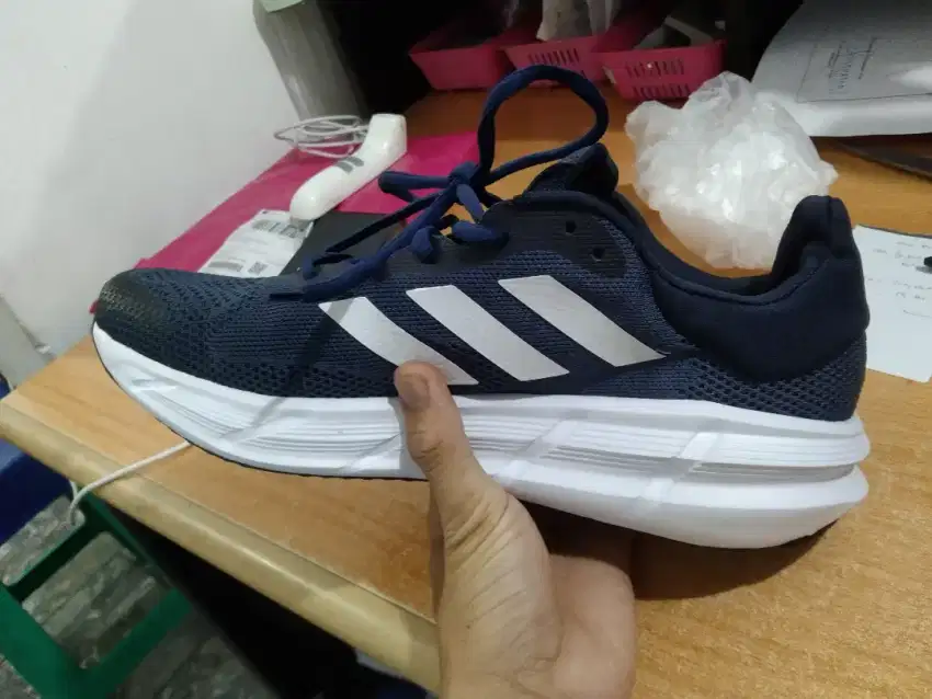 Sepatu running adidas