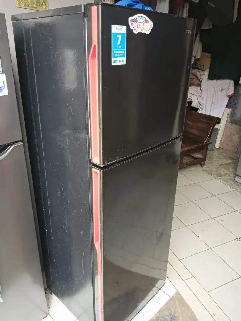 kulkas aqua 2 pintu d270 sedingin kutub.