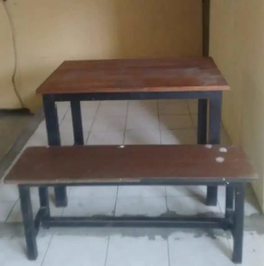 Jual, Meja, kursi (bangku) Warung