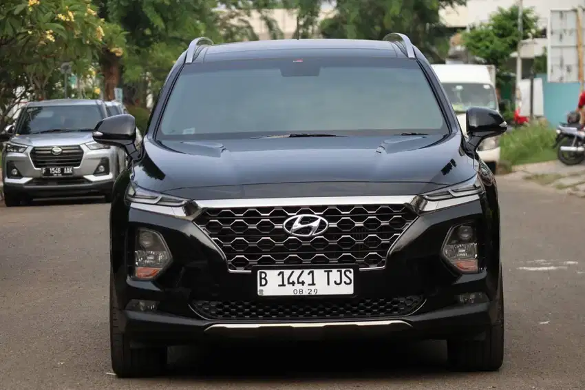 Hyundai Grand Santa Fe 2.2 Crdi Diesel AT Hitam 2019