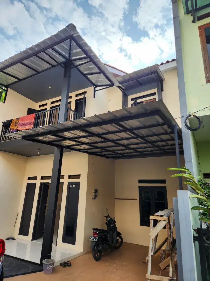 Rumah pojok 2 lantai jual cepat