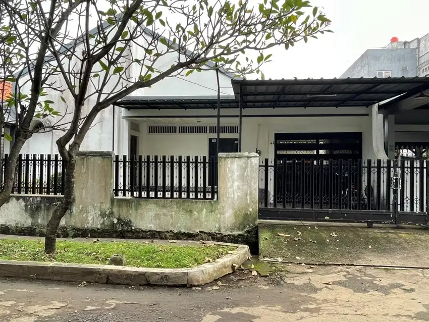 Rumah LT 350 m2 Nyaman di Jl Balikpapan Mega Cinere