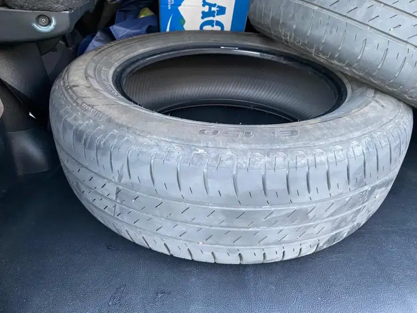 Di Jual 2 ban bekas Innova Reborn 205/65 R16 bawaan dari baru