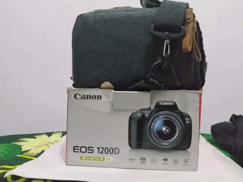 DIJUAL Camera Canon EOS 1200 D, lengkap dengan Box