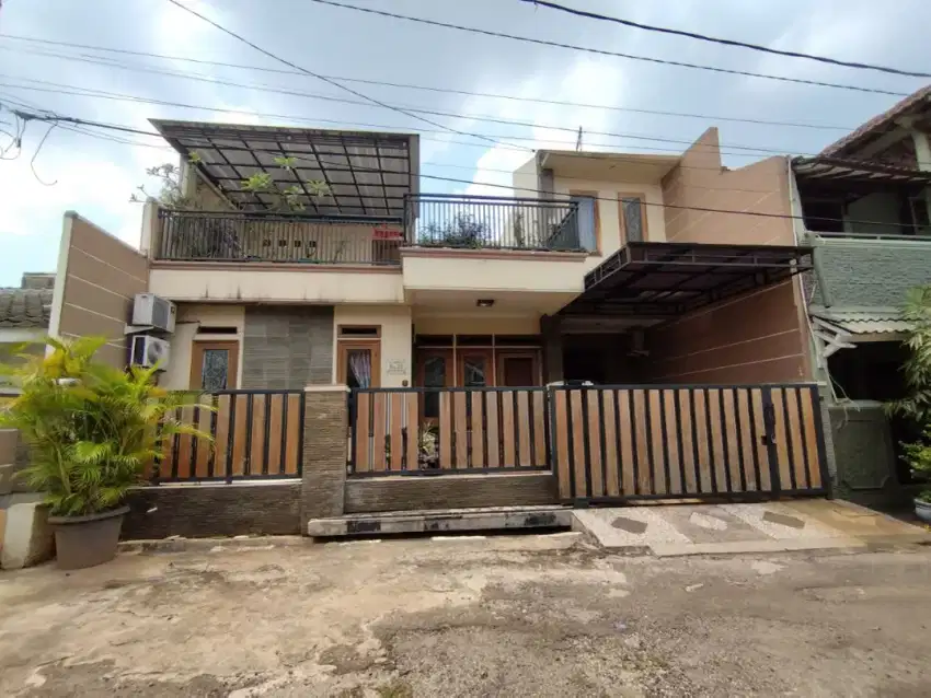 Di jual rumah kokoh strategis di cikunir jatibening bekasi