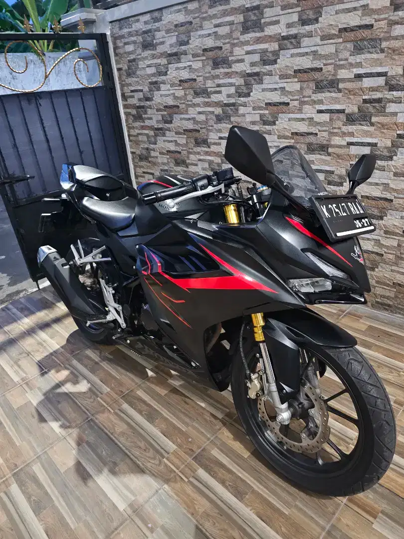 Honda Cbr 150 r jarang dipakai km rendah original