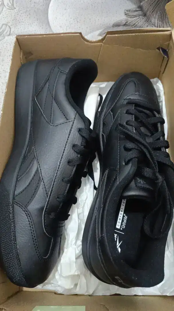 Sepatu Reebok klasik