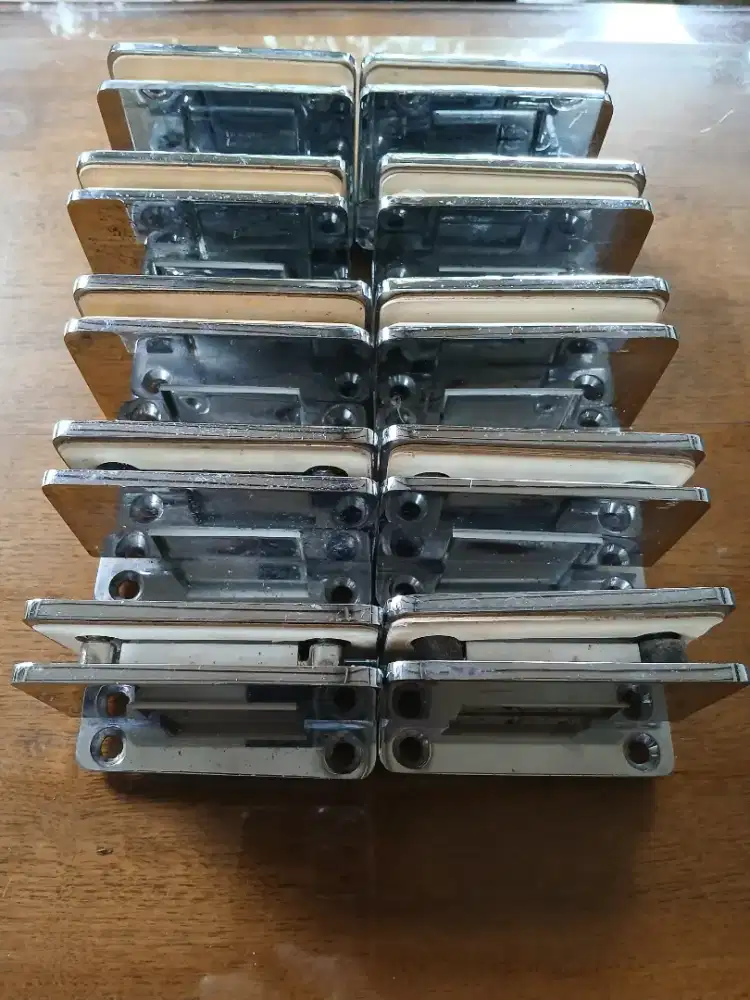 Engsel pintu kaca shower Dorma.