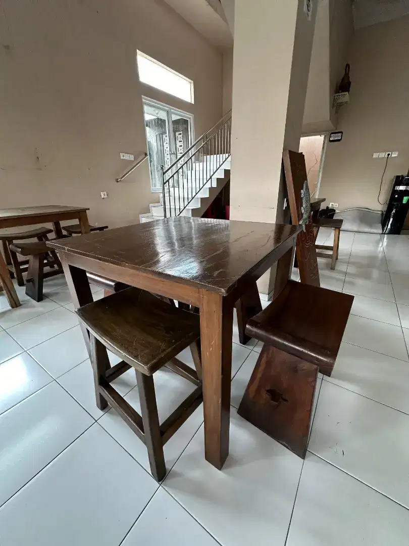 Dijual seluruh perabot eks Restoran,sangat komplit