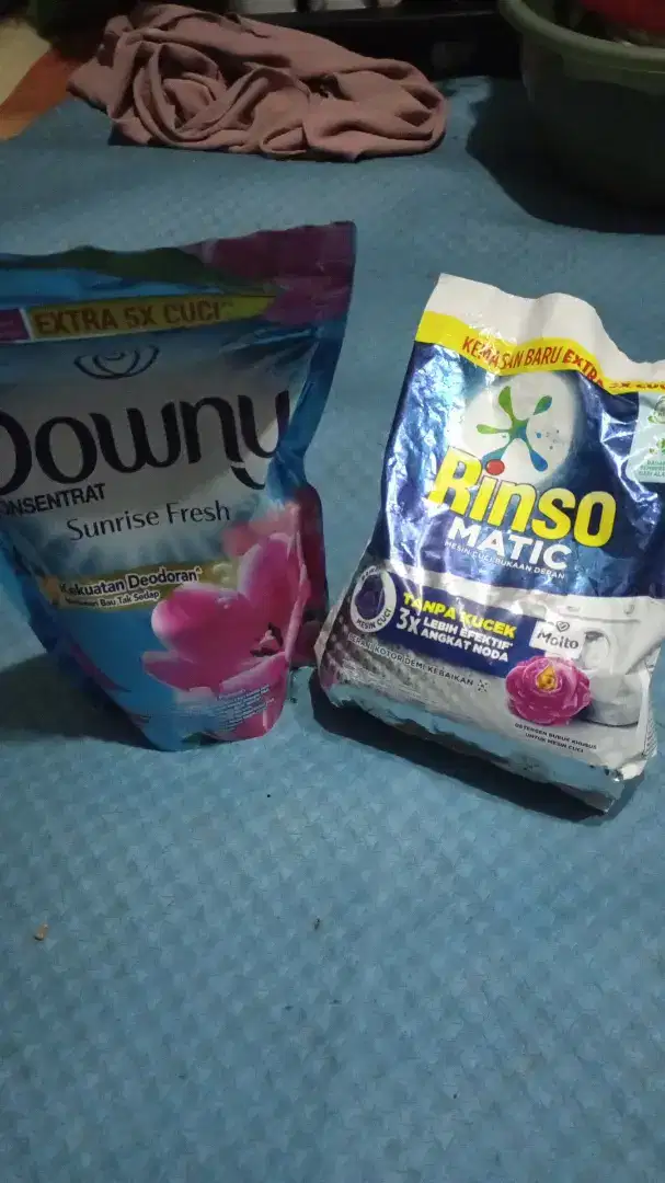 Paket nyuci hemat (downy 950ml+Rinso matic 900gr)