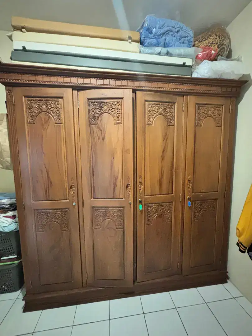 LEMARI JATI ASLI 4 PINTU